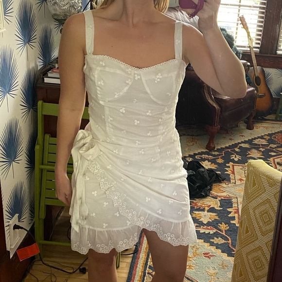 Reformation Dresses & Skirts - Reformation wrap sundress